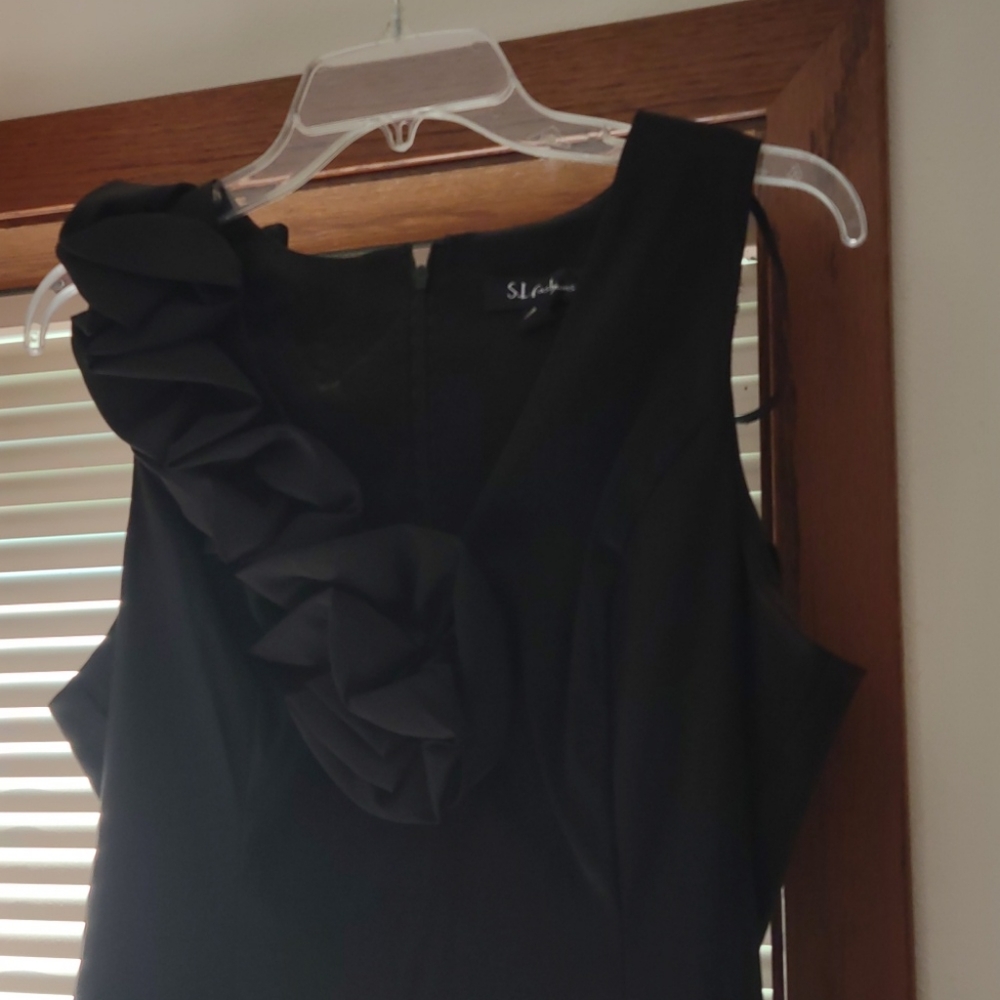 Dress - Picture 2 of 6